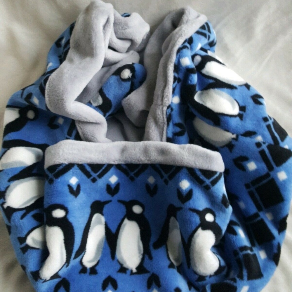 Vera Bradley Fleece loop scarf